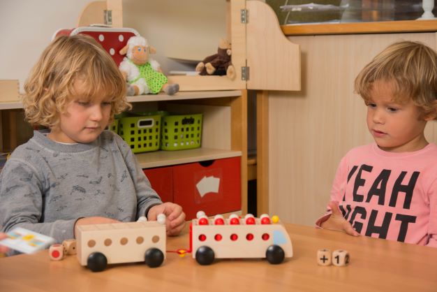 Counting Bus, Small